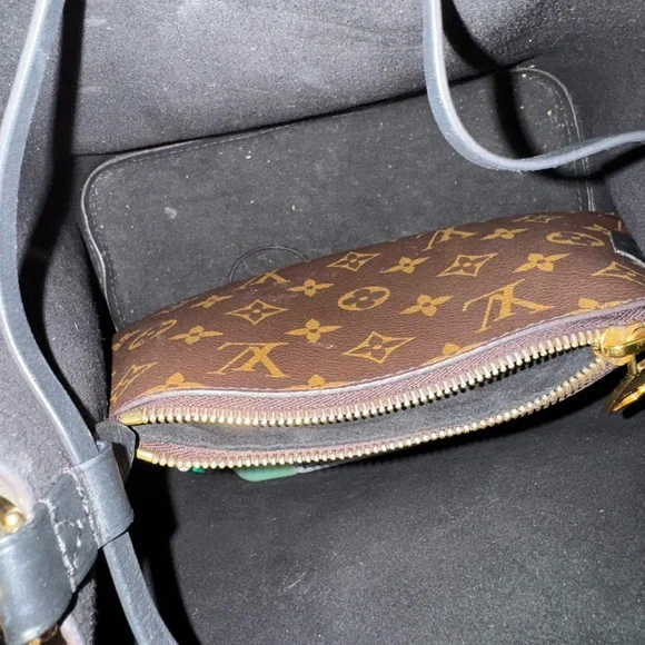 Louis Vuitton NeoNoe MM - Picture 4 of 14